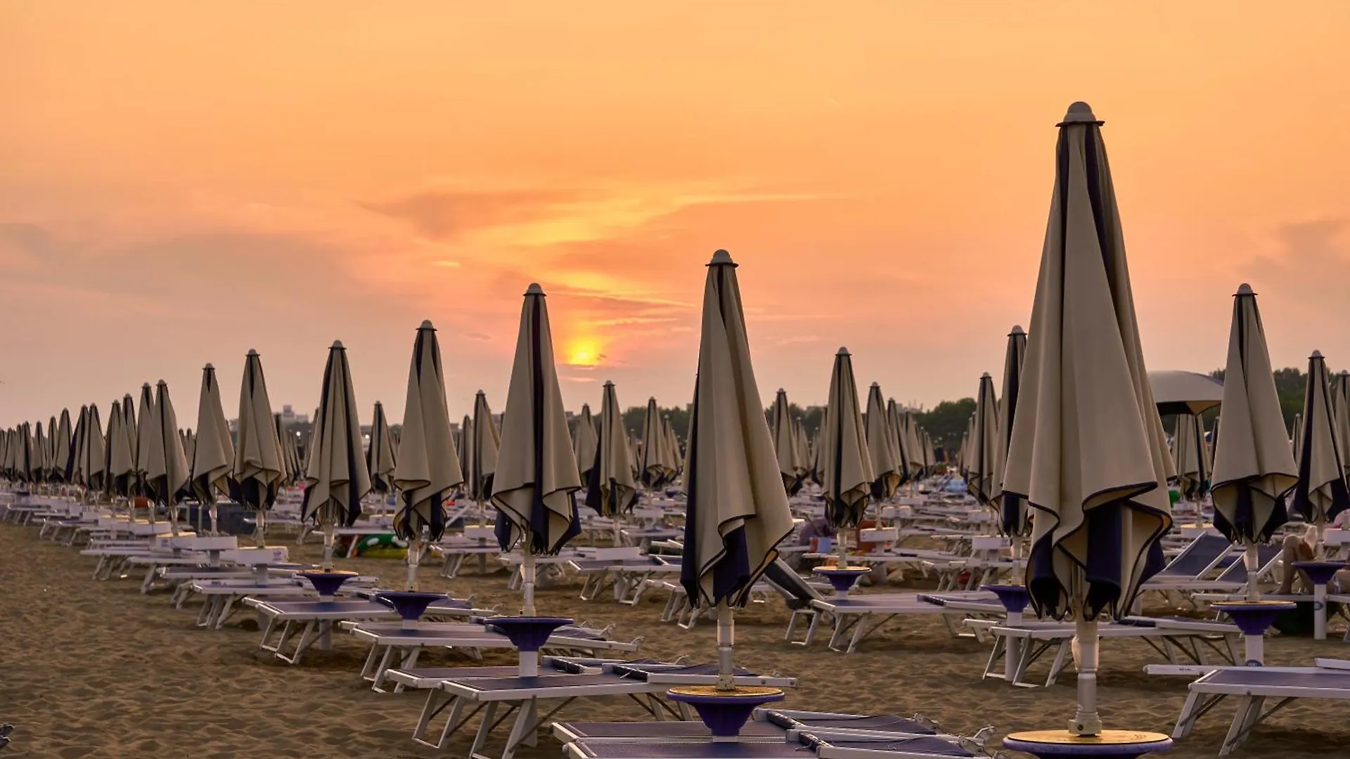 Villa With Private Garden In Bibione - Beahost Italy